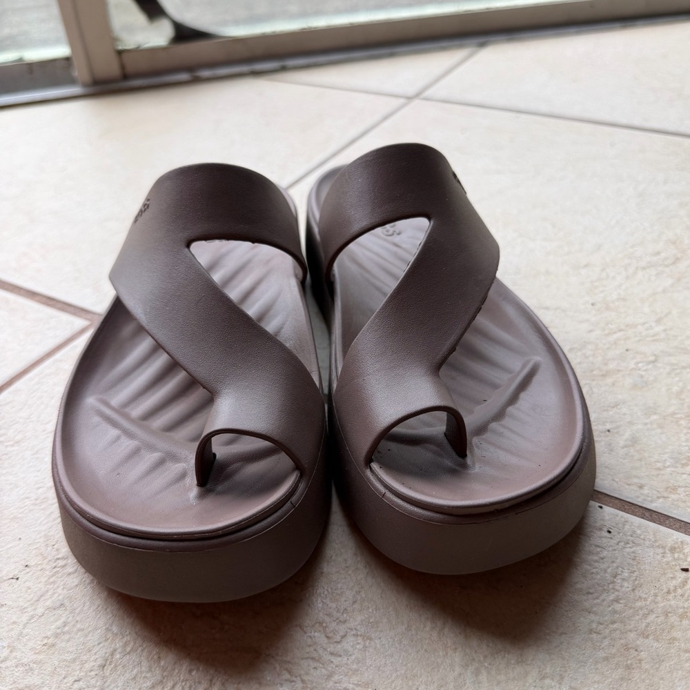 Crocs Getaway Platform Toe Loop in Truffle- Women… - image 8